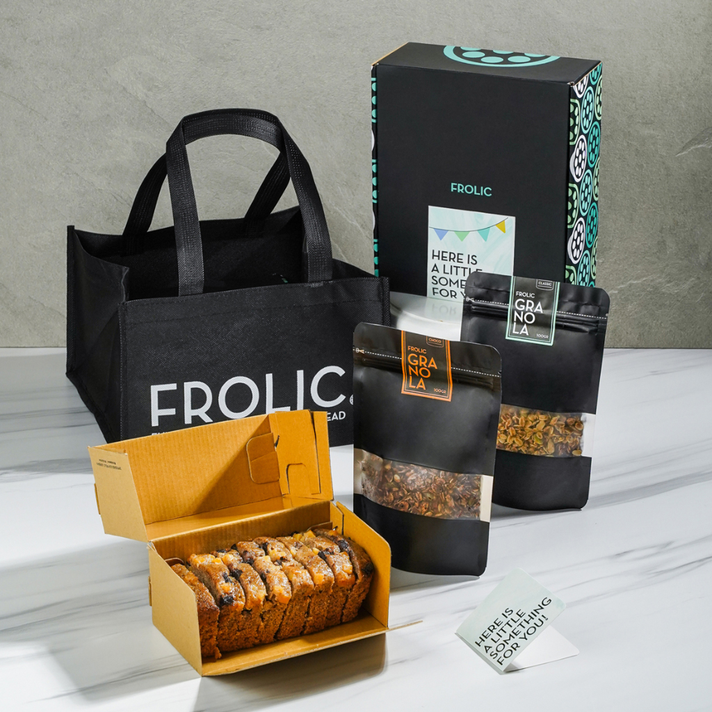 

FROLIC GRANOLA Gift Set C (1 Mini Loaf Banana Bread, 1 Classic Granola & 1 Choco Granola)