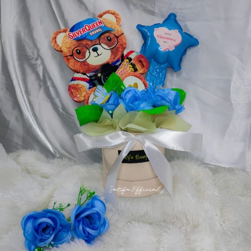 

(READY STOCK) Bloom Box Flower Coklat Valentine’s / Bloom Box Coklat Bear Valentine's LED / Bloom Box Coklat Kupu-kupu Valentine's LED