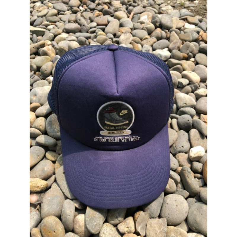 CAPS TRUCKER NIKE PANDAI X SUPREME