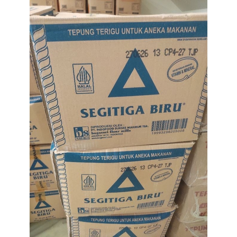 

tepung terigu segitiga biru 500 gram