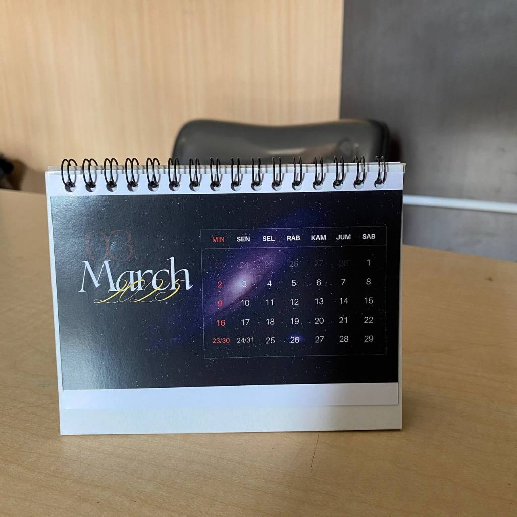 

Kalender Meja Mini 2025 - READY STOCK SIAP KIRIM - 6 LEMBAR 2 SISI Tatakan DUPLEX