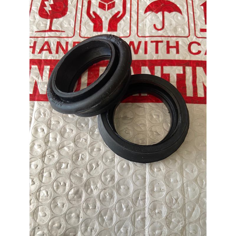 Karet abu rem tutup debu rem rino 115 belakang