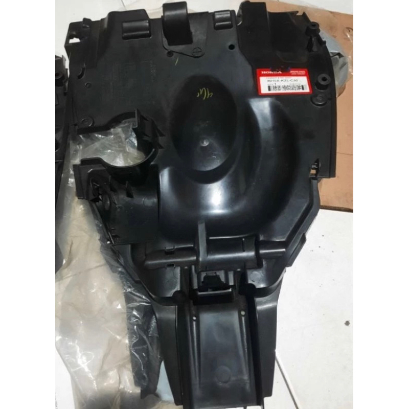 rear fender inner spakbor slebor belakang dalam kolong honda spacy Fi injeksi original ahm honda 801