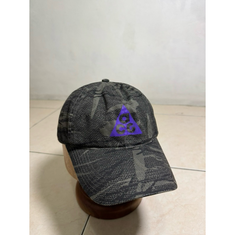 topi nike acg