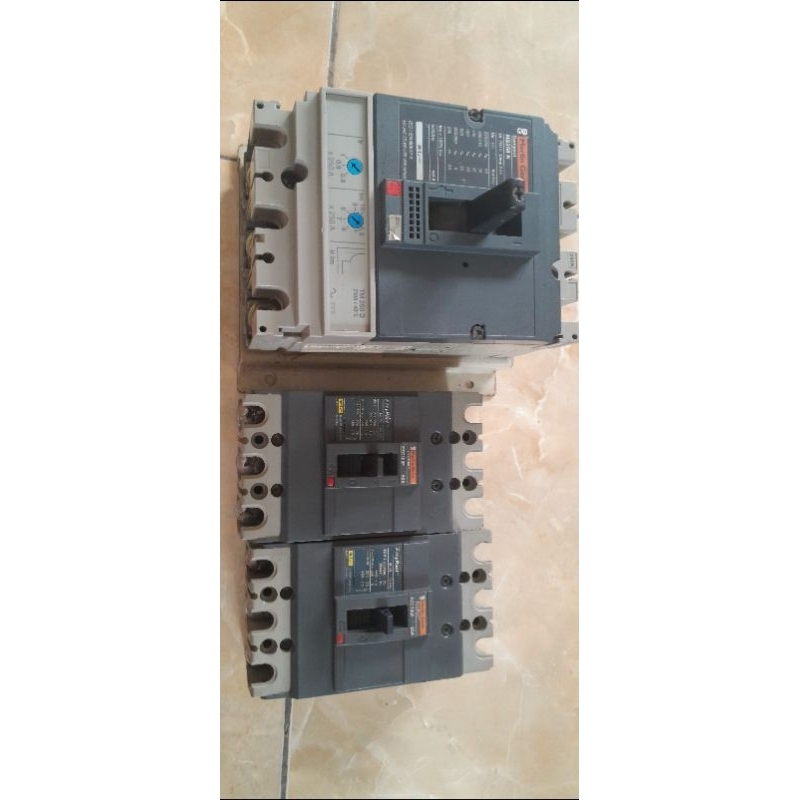 MCCB Merlin Gerin