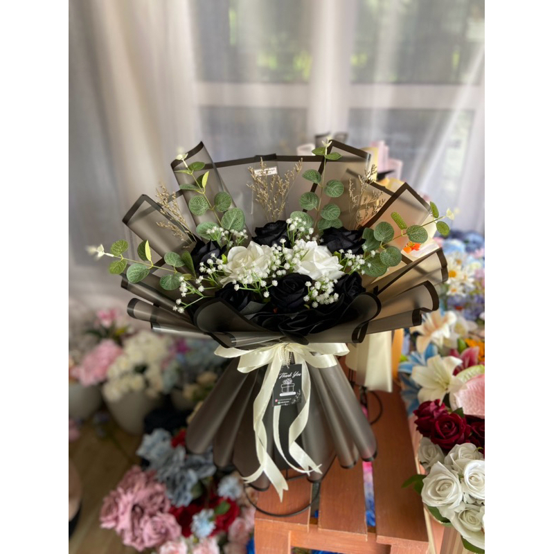 Buket Bunga Hitam Putih