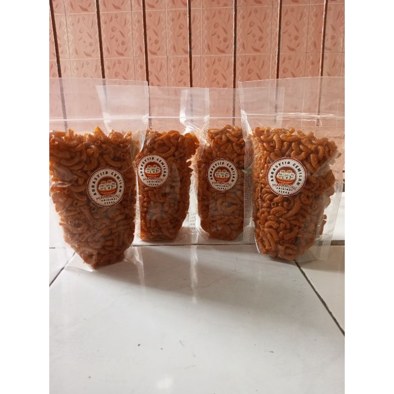 

Makaroni Pedas Gurih Daun Jeruk (250 gram)