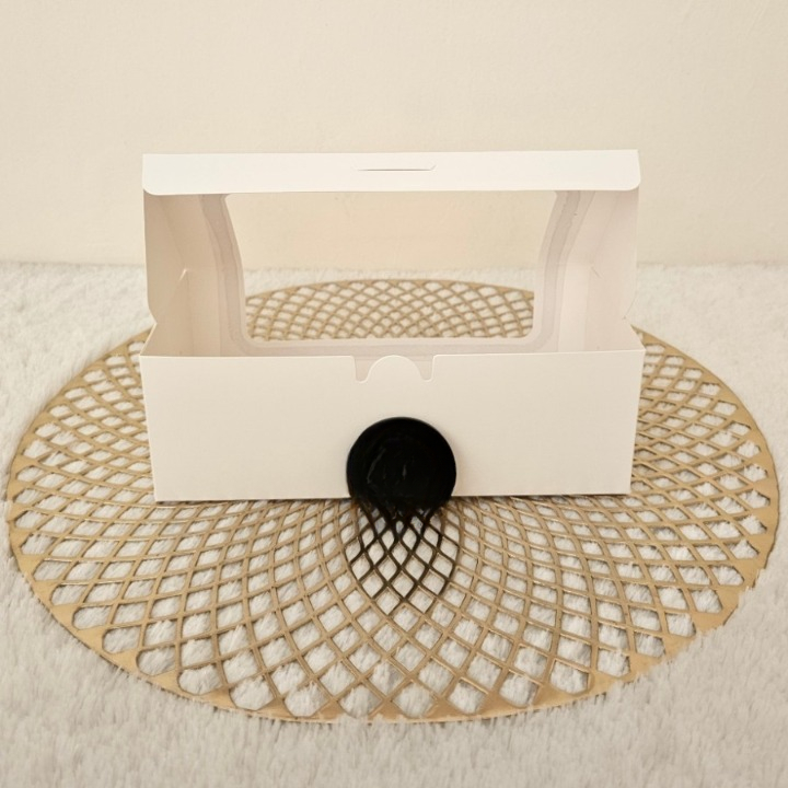 Box Ivory Kotak Bolu Gulung Dus Kue Motif Polos Jendela Ukuran 22x10x7 Cm