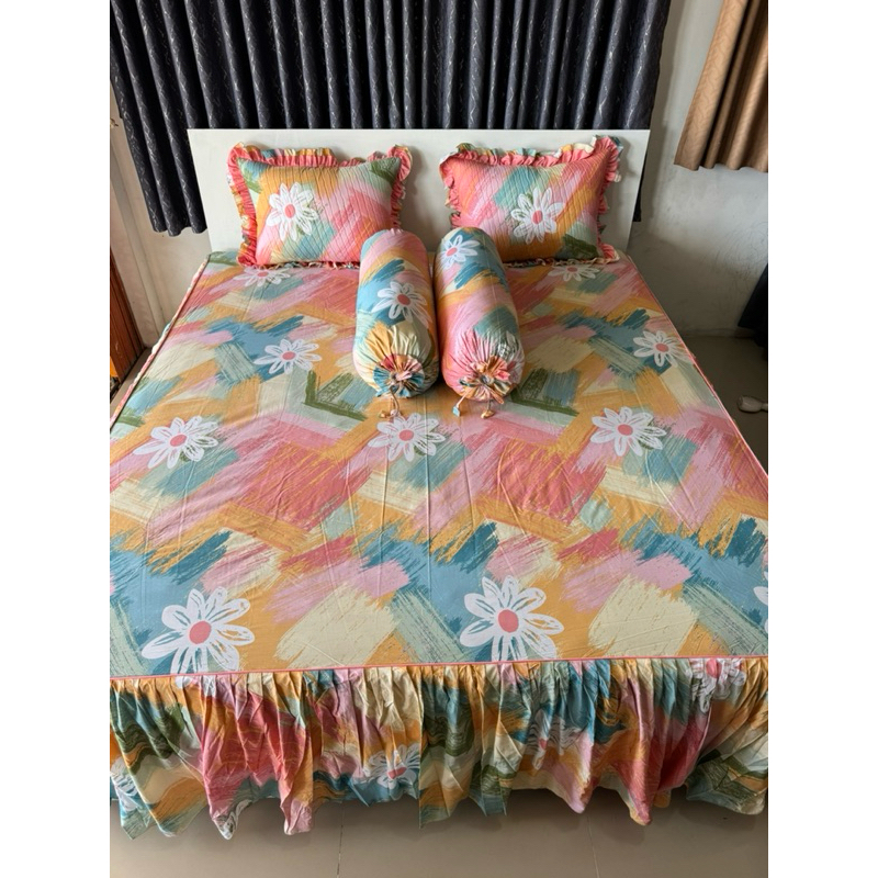 Sprei Bunga dan Kain Motif Abstrak