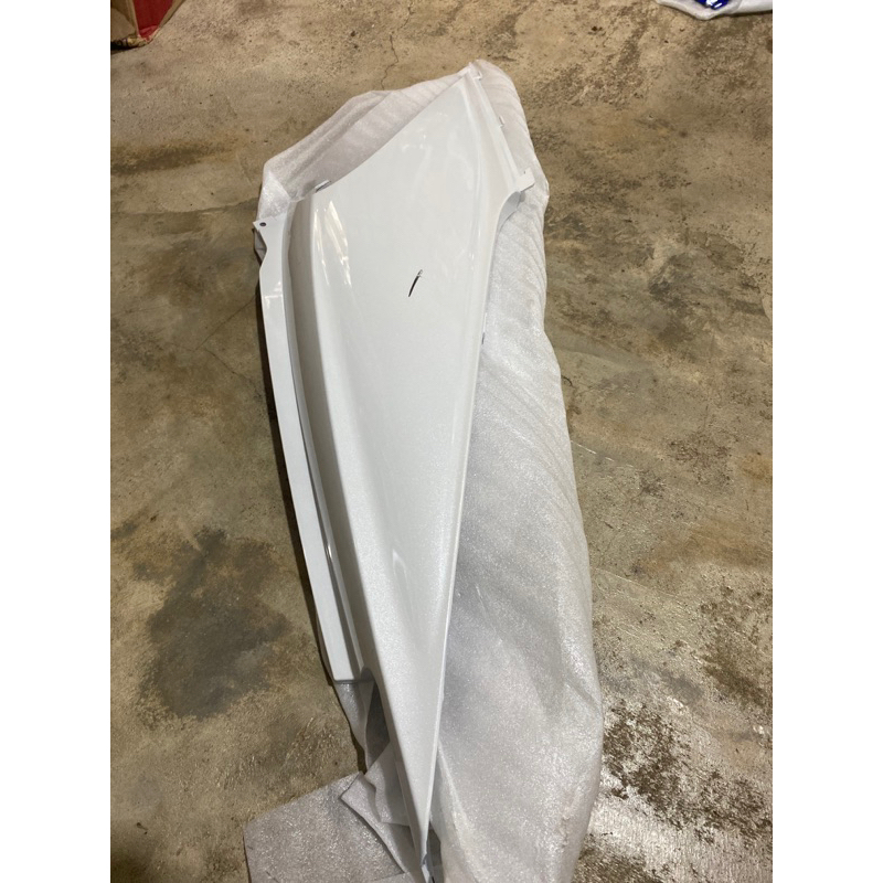 COVER BODI BODY BELAKANG KANAN PUTIH HONDA BEAT KARBU CARBU LAMA PERTAMA ORI AHM