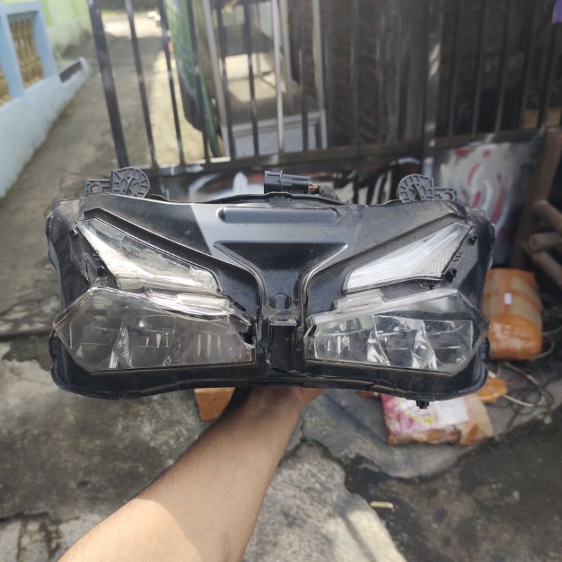 lampu depan Honda CBR 250R original bahan