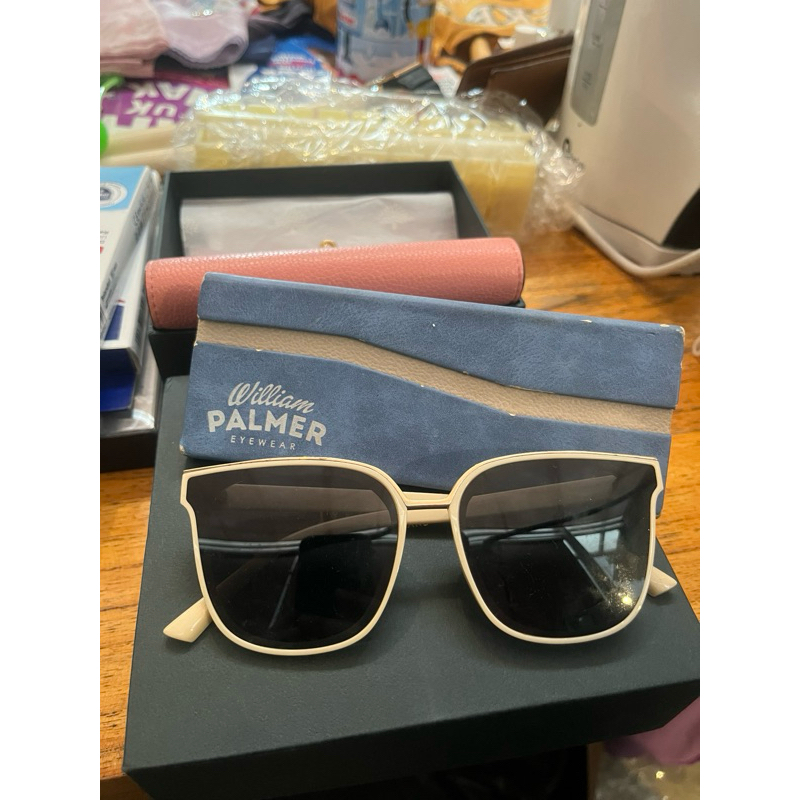 Kacamata Hitam William Palmer