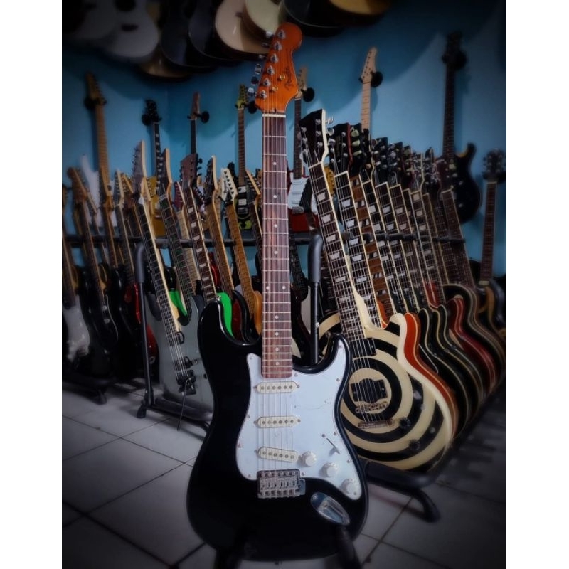 Gitar elektrik Stratocaster model copy kondisi baru Sudah seting wenak tinggal jrenk