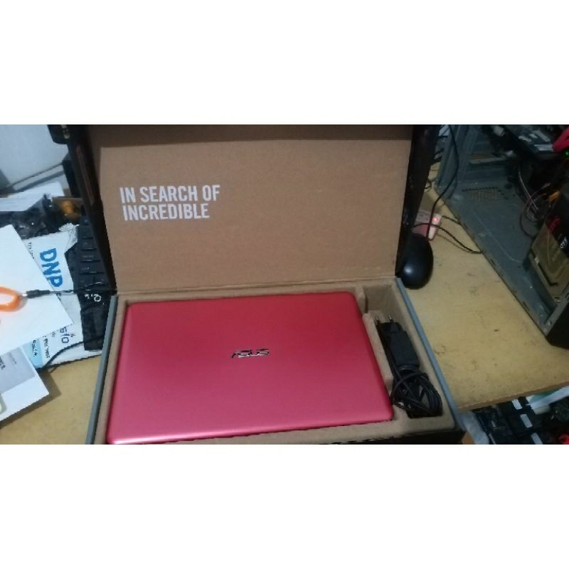 laptop netbook bekas As e220 second pemakaian