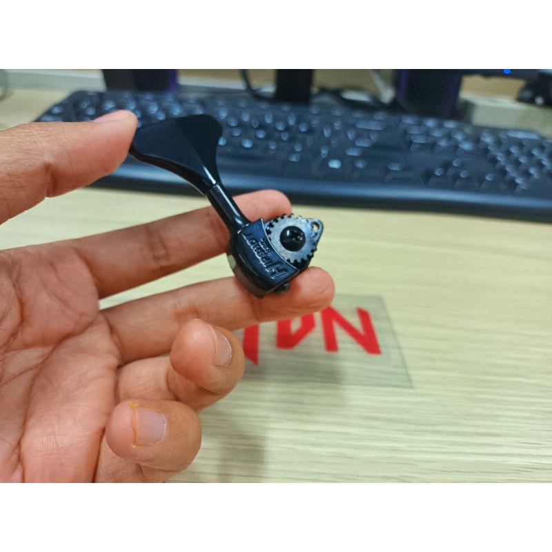 Dryer Bass Hipshot Black (1pcs)