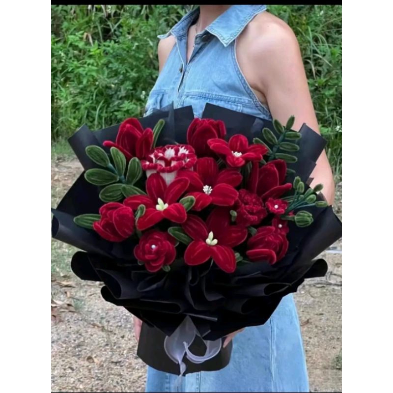buket bunga kawat bulu merah hitam