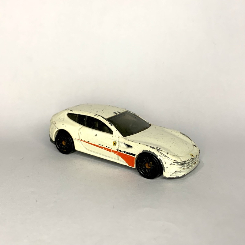 Hot Wheels Ferrari FF Putih Loose 2