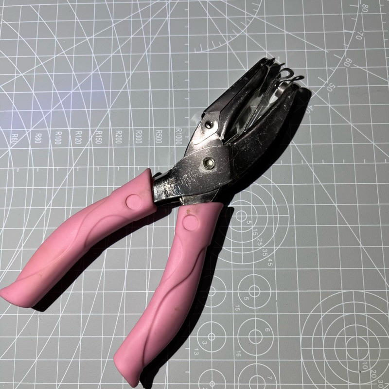 

Punch hole 1mm | pembolong kertas ukuran 1mm untuk journaling