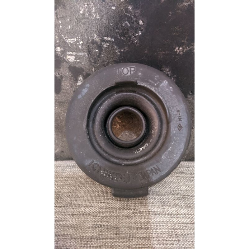 Karet penutup bohlam Isuzu panther touring original