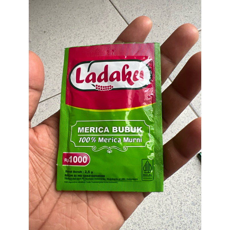 

Ladaku Merica Bubuk 2.5 gram Halal MUI ecer 1 sachet