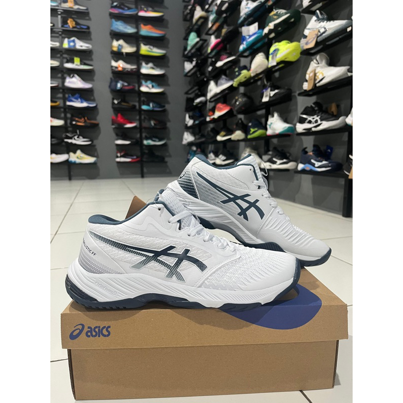Sepatu voly asics netburner