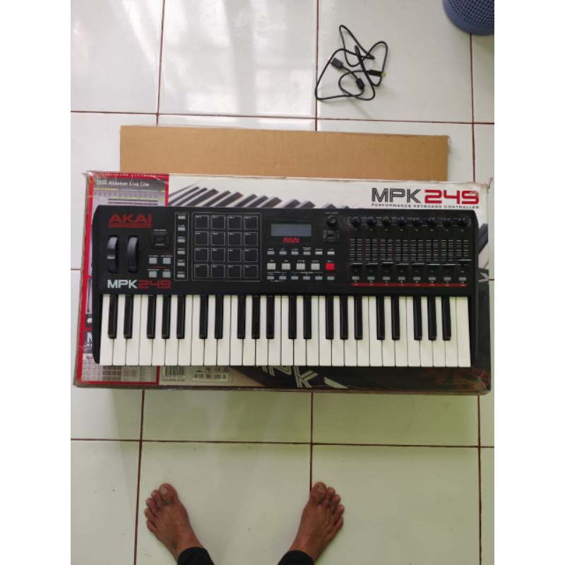 AKAI MPK249 MPK 249 49 keys Semi Weighted Midi Controller Studio premium[Bekas]
