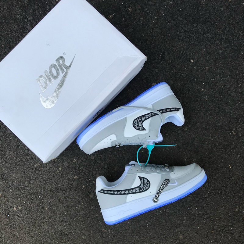 Sepatu Nike Air Force 1 X Dior Unisex