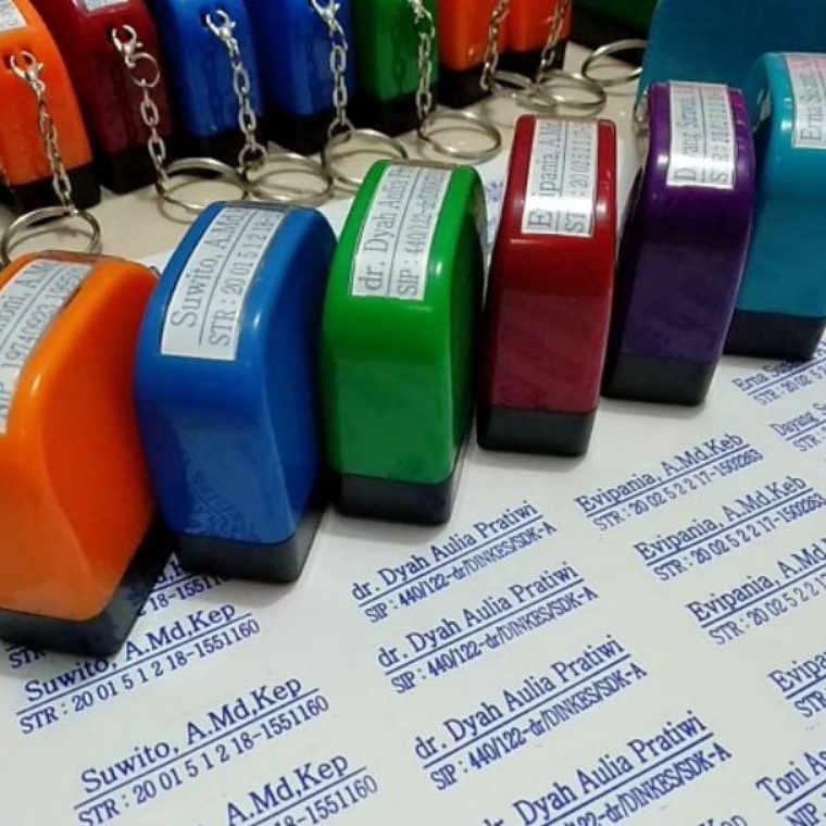 

Ready Menarik MURAH STEMPEL NAMA BIDAN DOKTER UKURAN1X3 MM APOTEKER JABATAN NO HP CUSTOM STEMPEL TOKO PRIBADI STEMPEL OTOMATIS STEMPEL FLASH