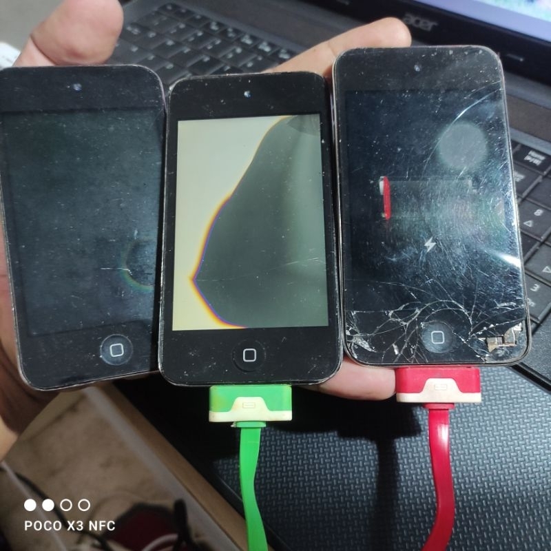 ipod Touch 4 Kondisi sesuai foto anggap mesin minus atau sparepart