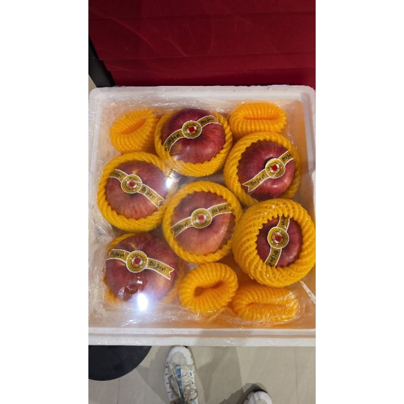 

Parcel Imlek APEL FUJI SHI JIE YI GIFT IMLEK ISI 6PCS JUMBO 4.5KG