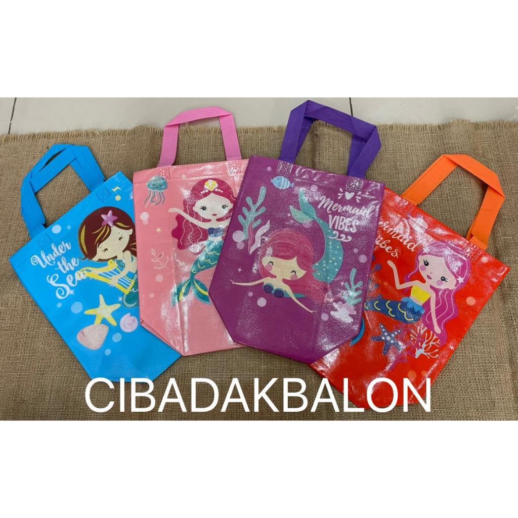 

Tas Jinjing Kanvas Kecil Mermaid Putri Duyung / Tas Bingkisan Snack Ulang Tahun / Birthday Party Canvas Snack Bag / Tas Ulang Tahun / Goodie Bag