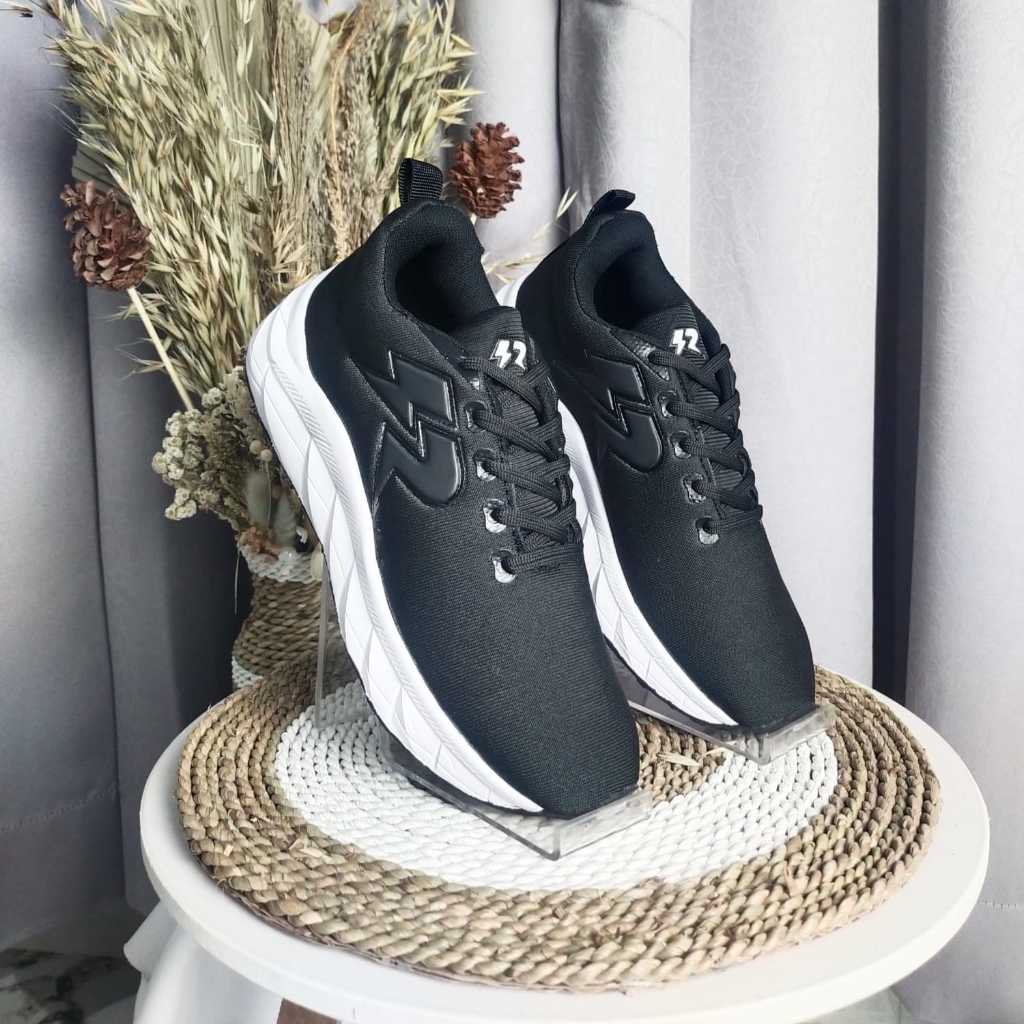 SEPATU SEKOLAH ANAK HITAM POLOS HITAM PUTIH SEPATU SEKOLAH ANAK CEWEK COWOK PRODUK LOKAL RADARS
