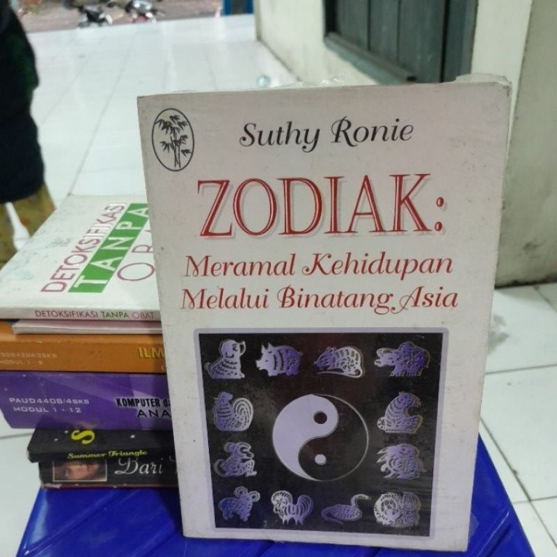 ZODIAK:MERAMAL KEHIDUPAN MELALUI BINATANG ASIA(SUTHY RONIE)BUKU SECOND ORIGINAL)
