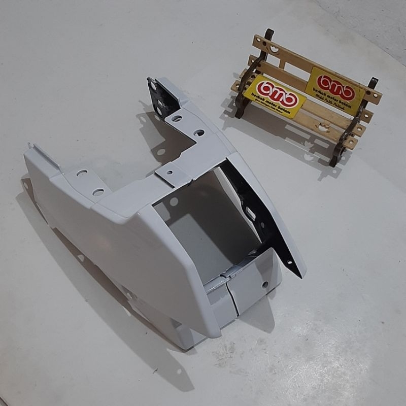 Suzuki RGR TXR 150 sprinter cover body lampu stop belakang putih
