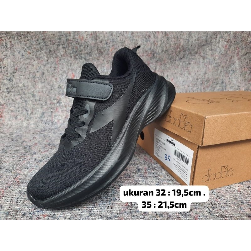 sepatu sekolah branded import diadora hitam polos original