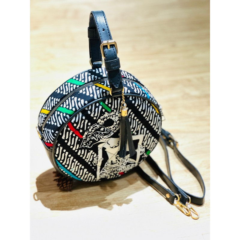 Tas Wayang bulat kombinasi kulit sintetis