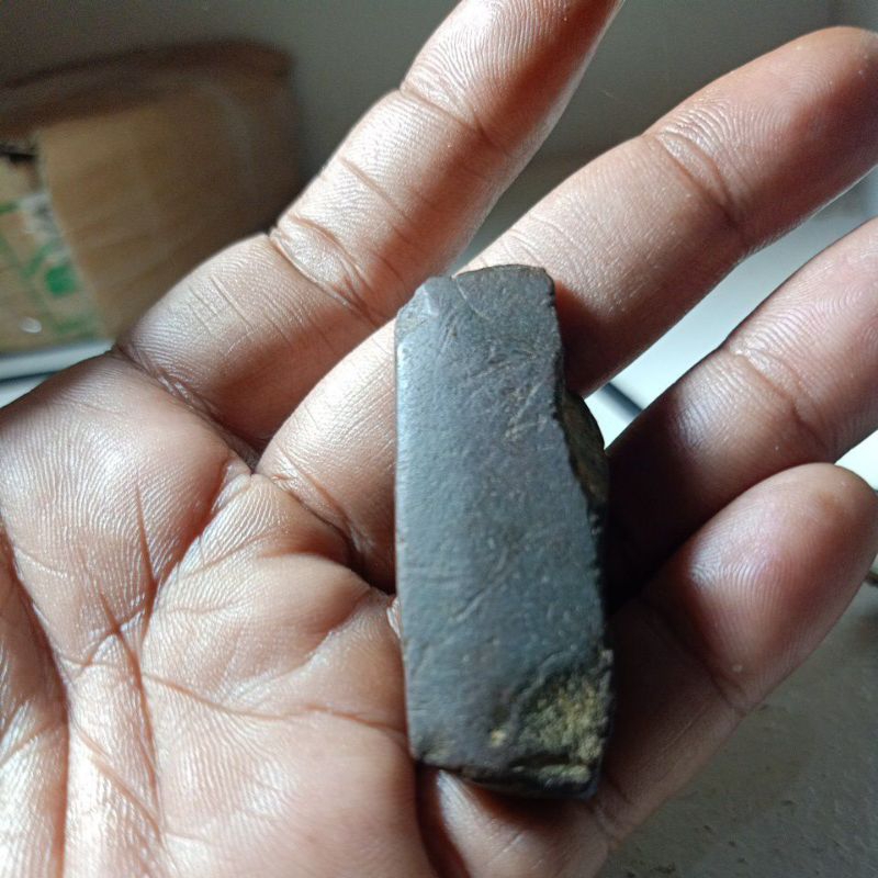 potongan kapak batu temuan sungai