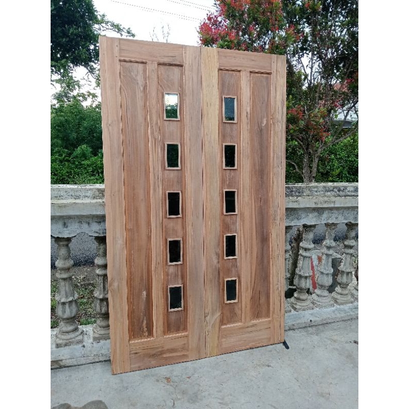 Pintu kupu tarung kayu jati