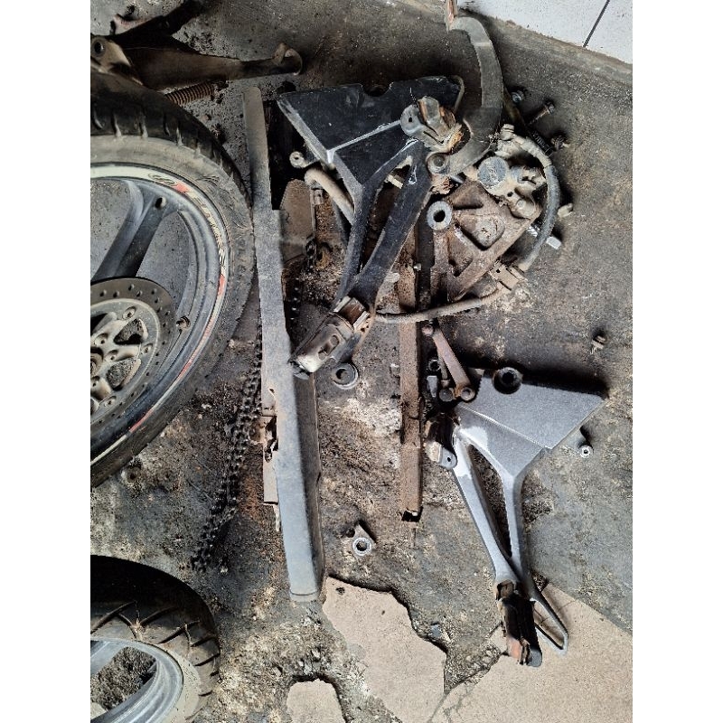 rem belakang tiger revo