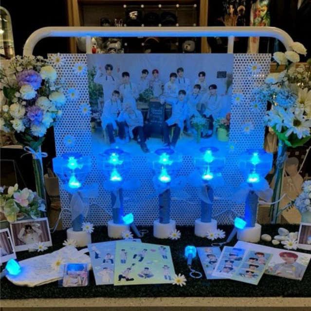 OFFICIAL PHOTOCARD TREASURE [BLOOMING TREASURE] selfie r.