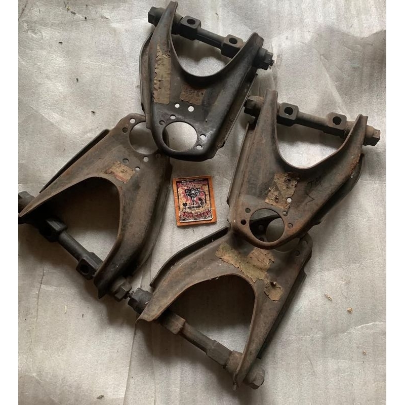 sayap Arm Atas Sepasang KIRI KANAN Toyota HILUX RN20 RN25 Original Nos TOYOTA Japan