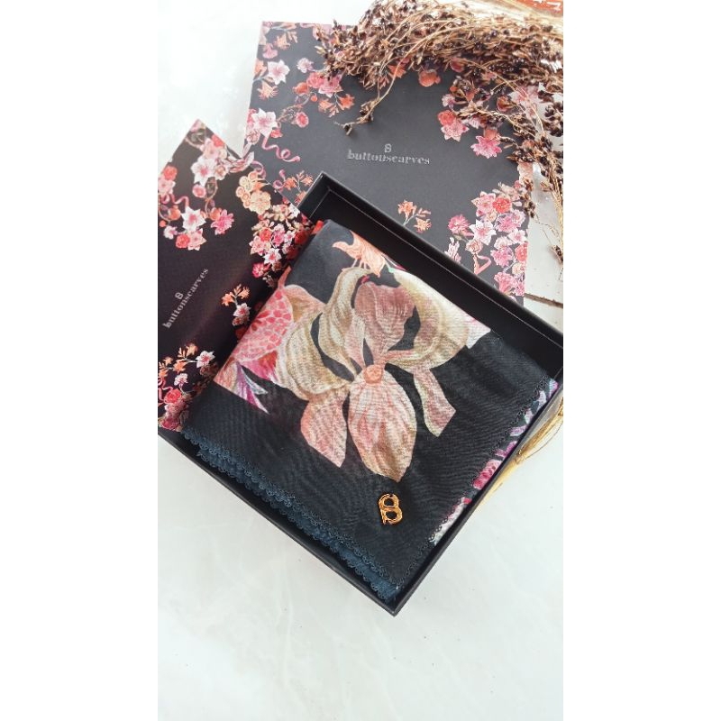 PRELOVED PETUNIA SERIES PL  BUTTONSCARVES