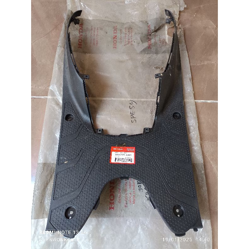 6431A-KZL-A00ZA cover lantai pijakan kaki honda spacy original AHM