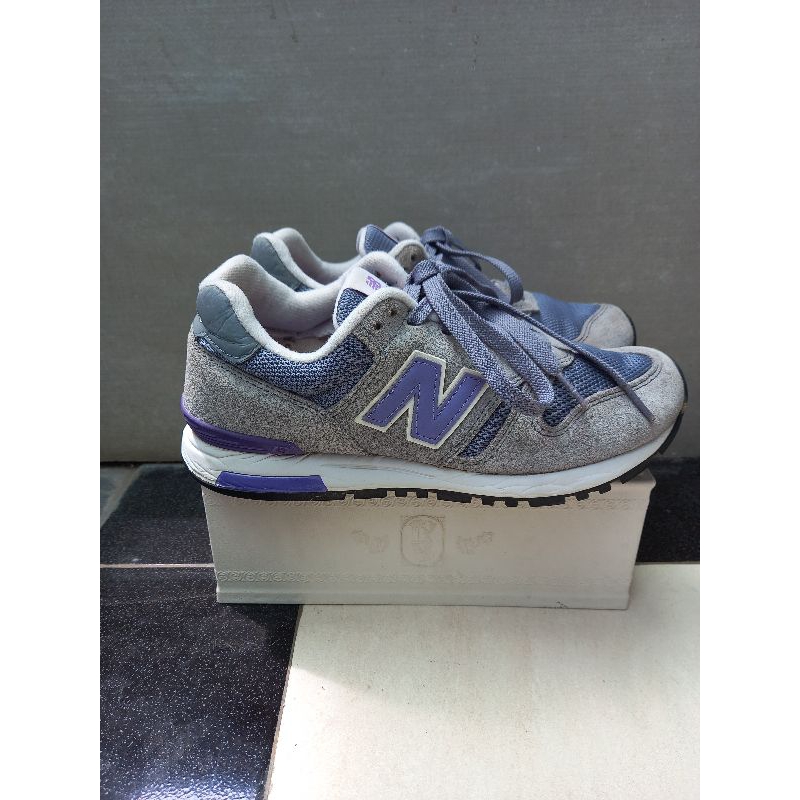 Sepatu nb 565