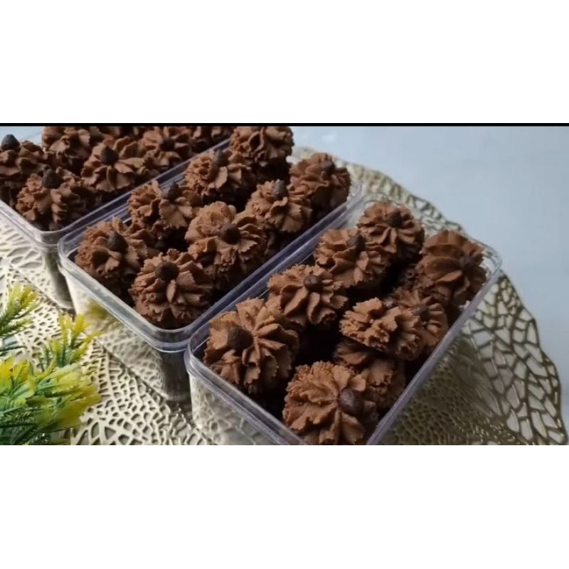 

Kue Semprit Mawar Coklat