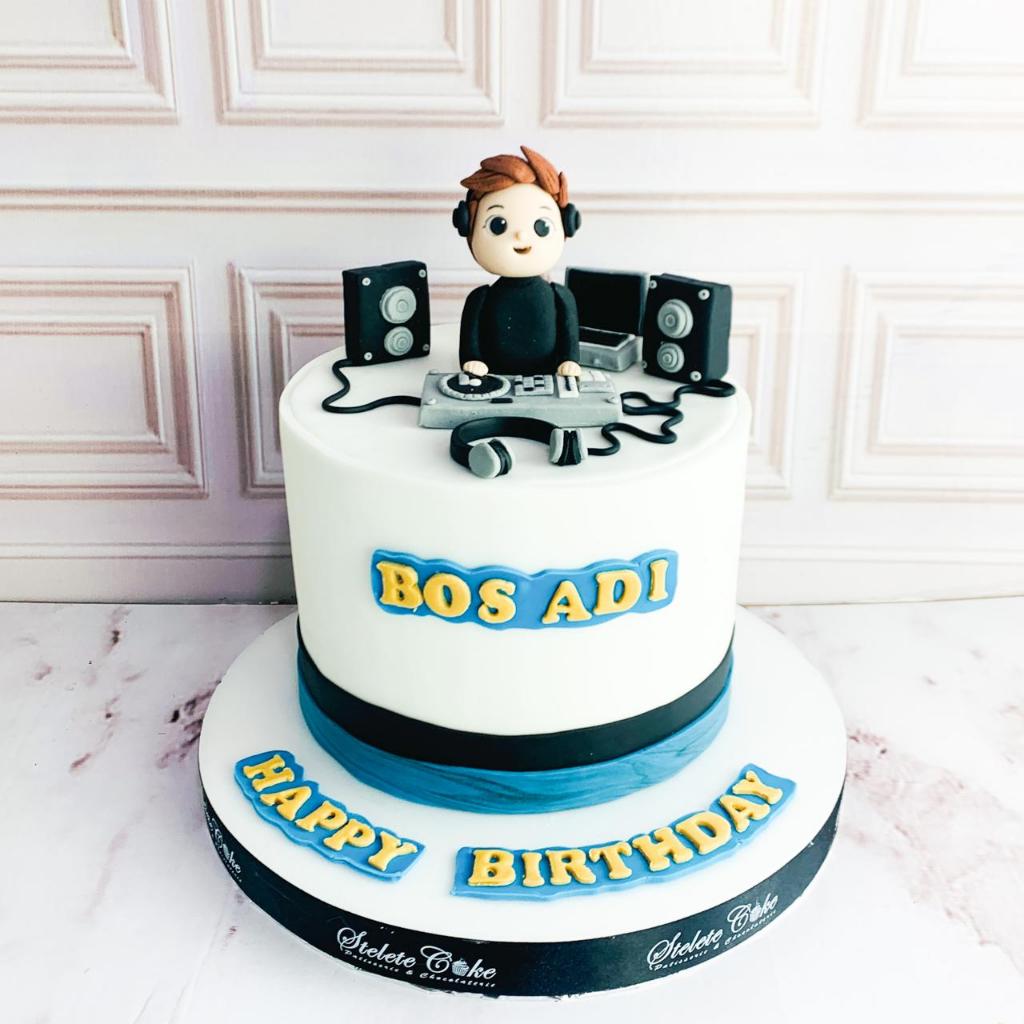 

Kue Ulang Tahun/Birthday Cake/Kue Ultah tema DJ/Kue Birthday jakarta/Kue Dj