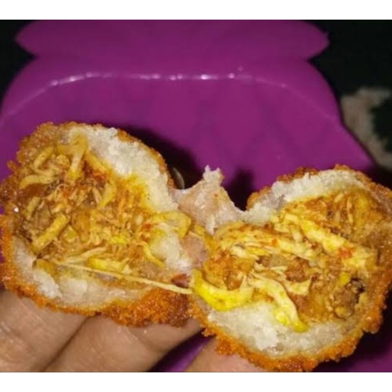 

Cilok Crispy isi Ayam Suwir pedas