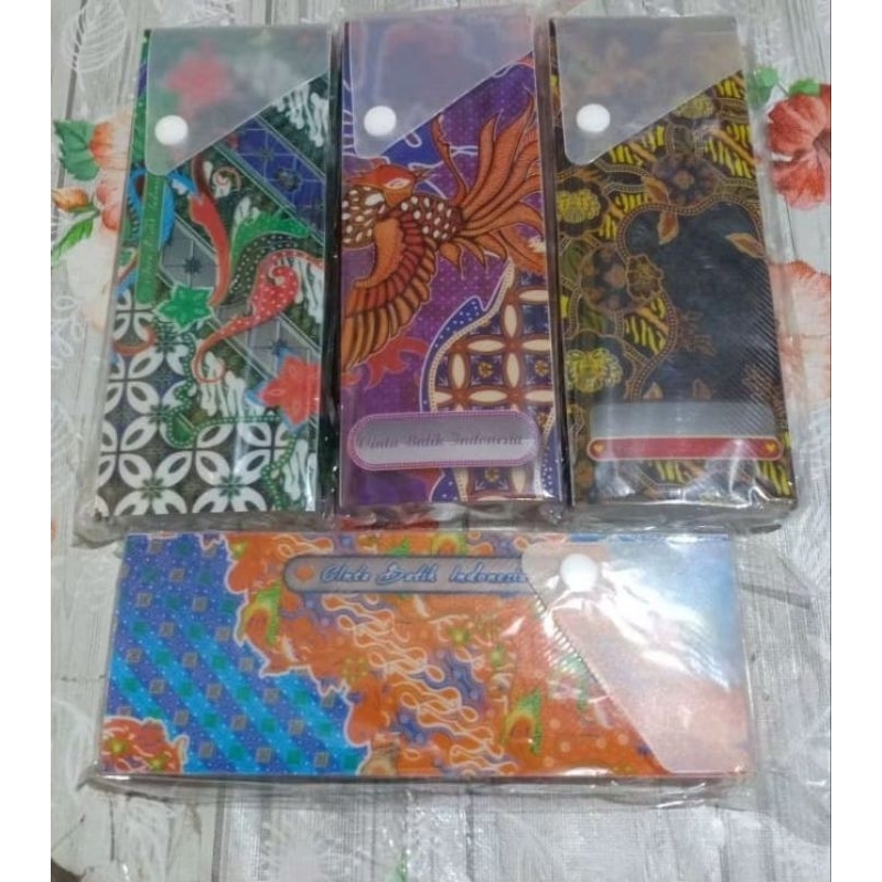 

Tempat Pensil Plastik Lipat Batik / Kotak Pensil Murah