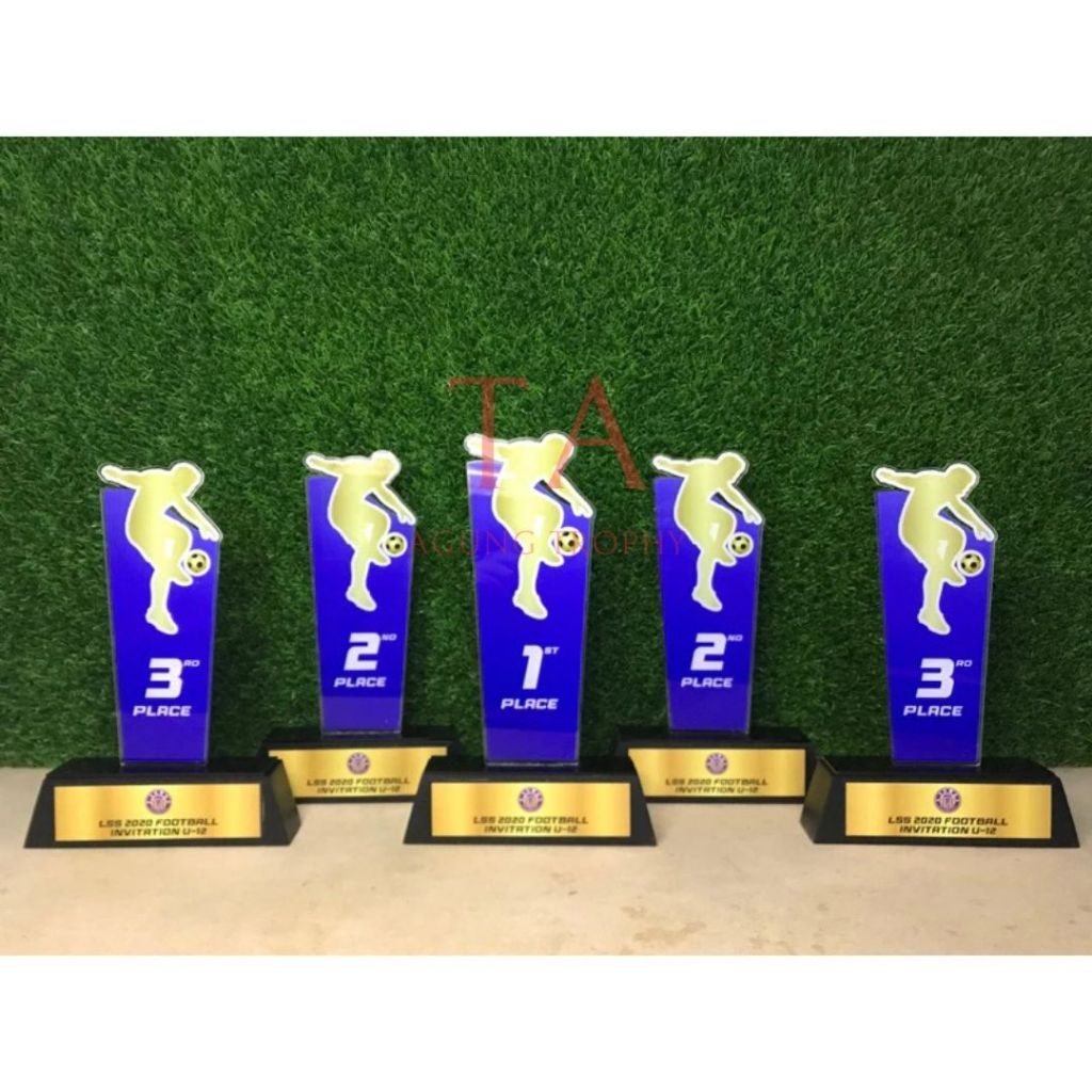 Piala Sepakbola Akrilik Dudukan Balok Hitam dudukan kayu Piala sepakbola