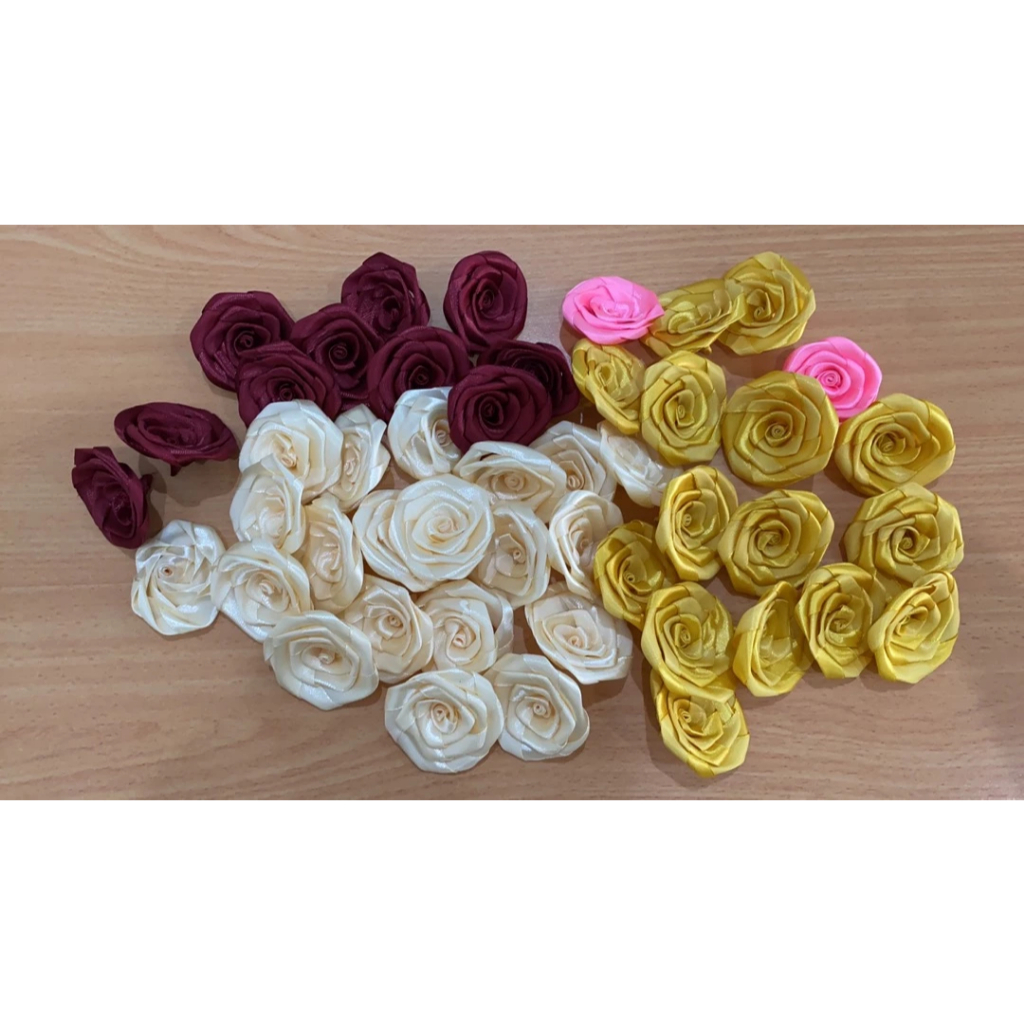 

BAHAN CRAFT MAWAR BUNGA PITA SATIN/BUNGA HIAS SESERAHAN